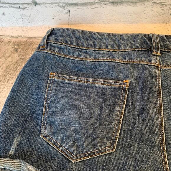 HARPER Junior’s Medium Wash Cut-Off Jean Shorts / Size: 9 - Picture 7 of 8